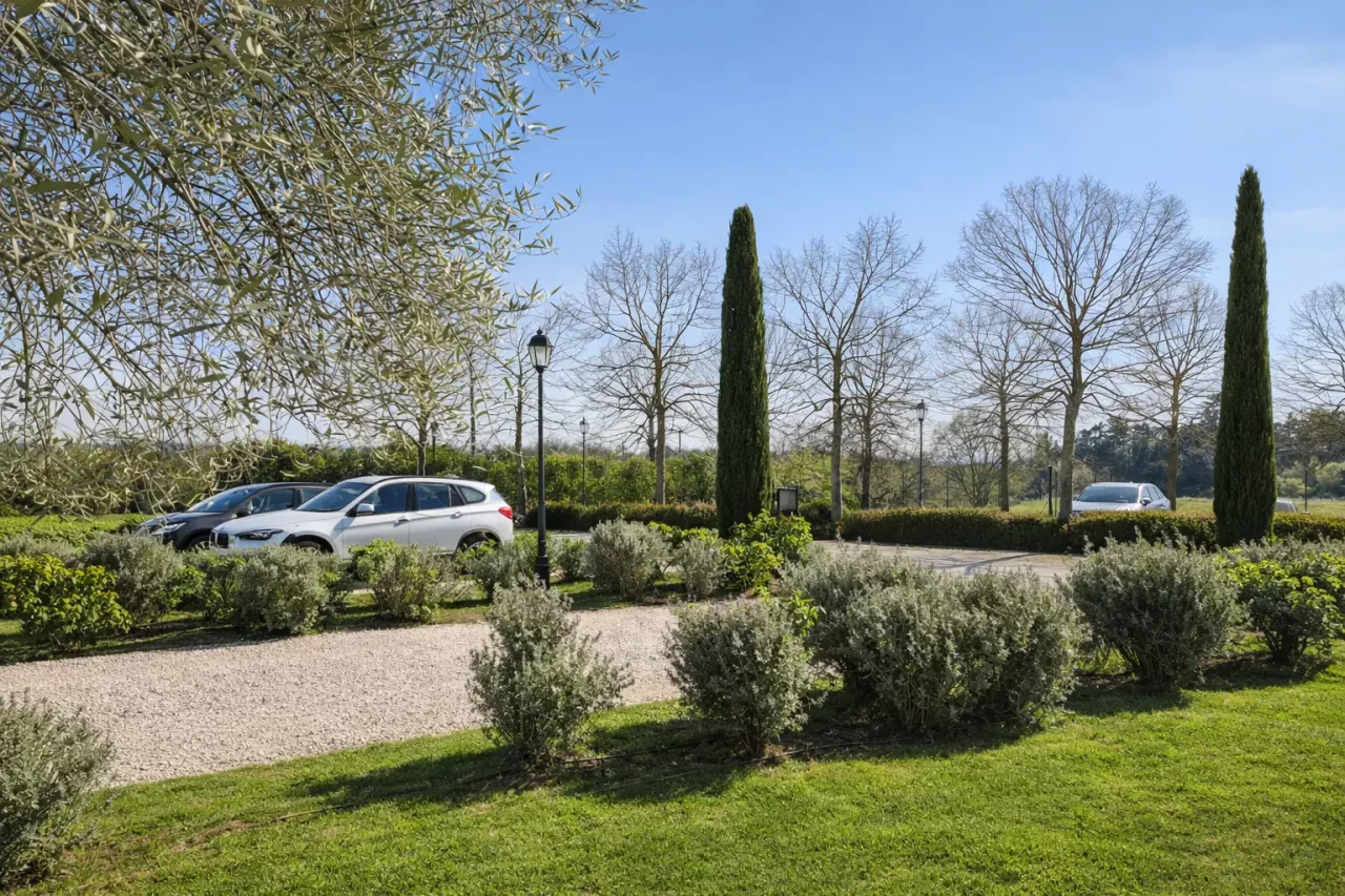 parcheggio-corte-delle-terme.webp